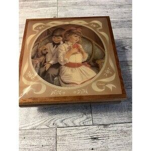 Sandra Kuck Vtg 1987 Reco Music Box Trinket “Love Story” With Original Box works